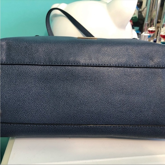 Danier Pebbled leather MultiWare bag - Picture 5 of 9